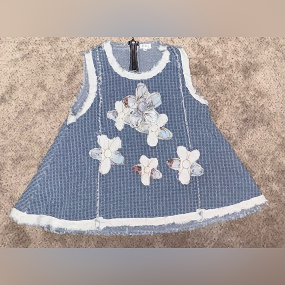 POL Denim Top with Double Gauze Flower Patches in Denim Multi Colored Size M - Picture 5 of 16